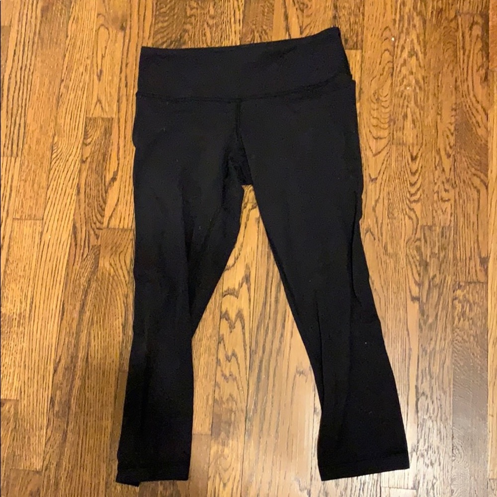 Lululemon size 6 wunder under crop
